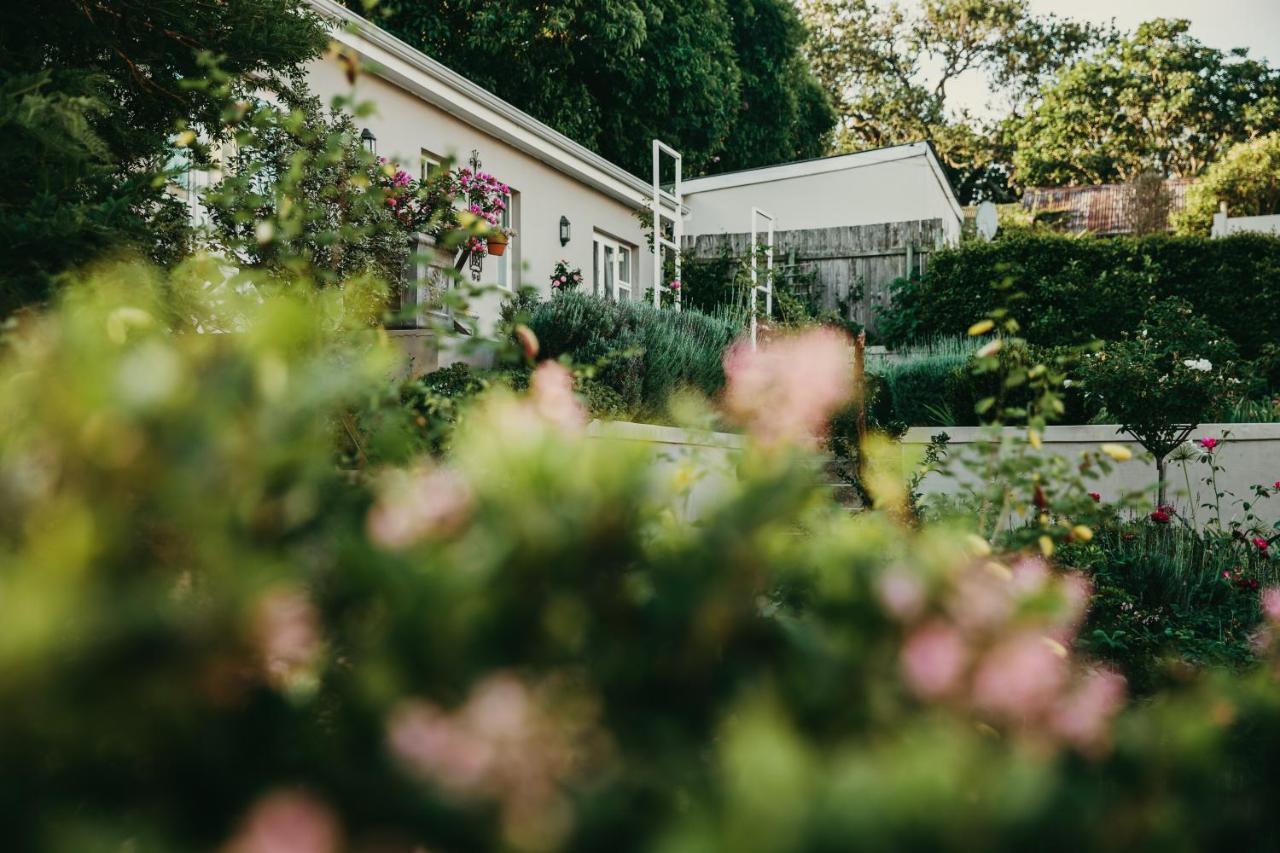 Cornerstone Manor Bed & Breakfast Grahamstown Exterior photo